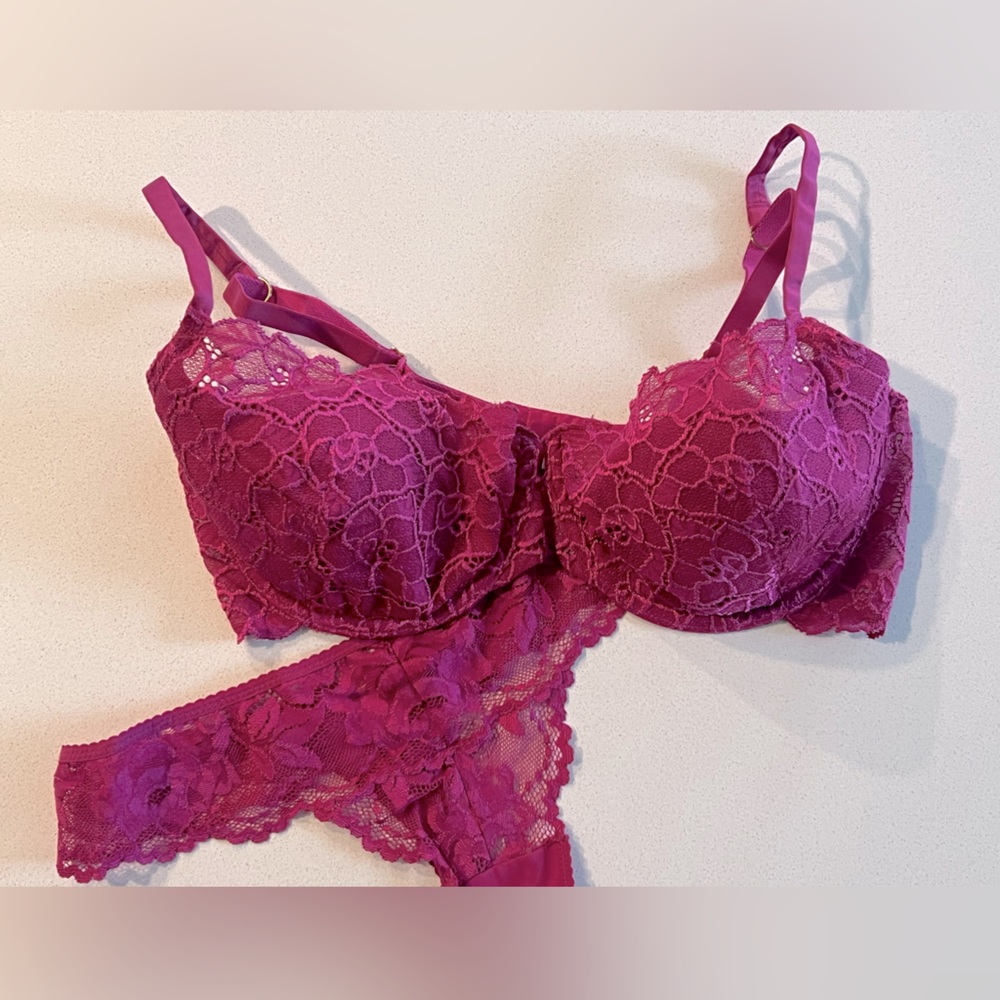 VS Very Sexy - Hot Pink Lace Push up 2 pc Set- 38D & Med
